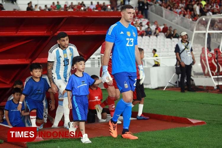 Ethes Gandeng Emilio Martinez saat Jelang Laga Indonesia vs Argentina