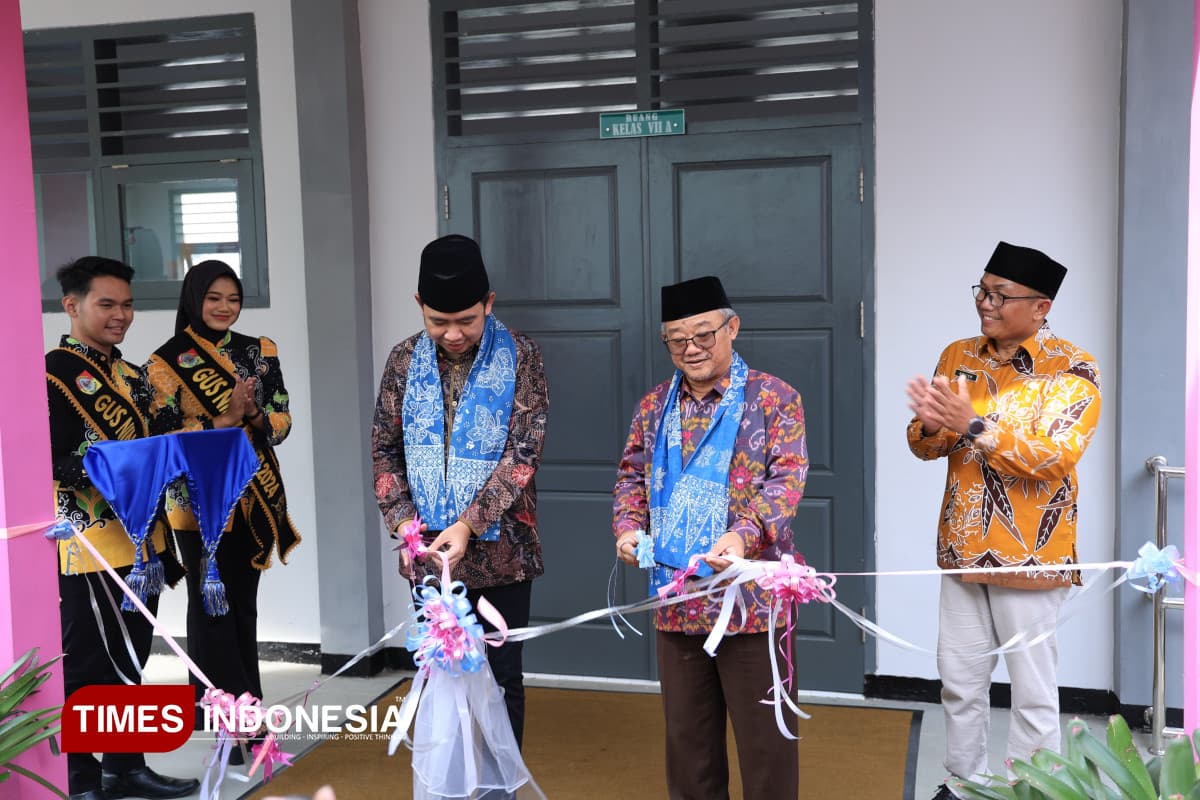 Mendikdasmen Resmikan 132 Sekolah Hasil Revitalisasi di Jember