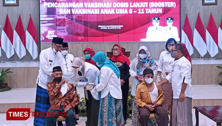 Resmi Canangkan Vaksinasi Booster dan Anak, Wabup Jember Harapkan Pemulihan Ekonomi